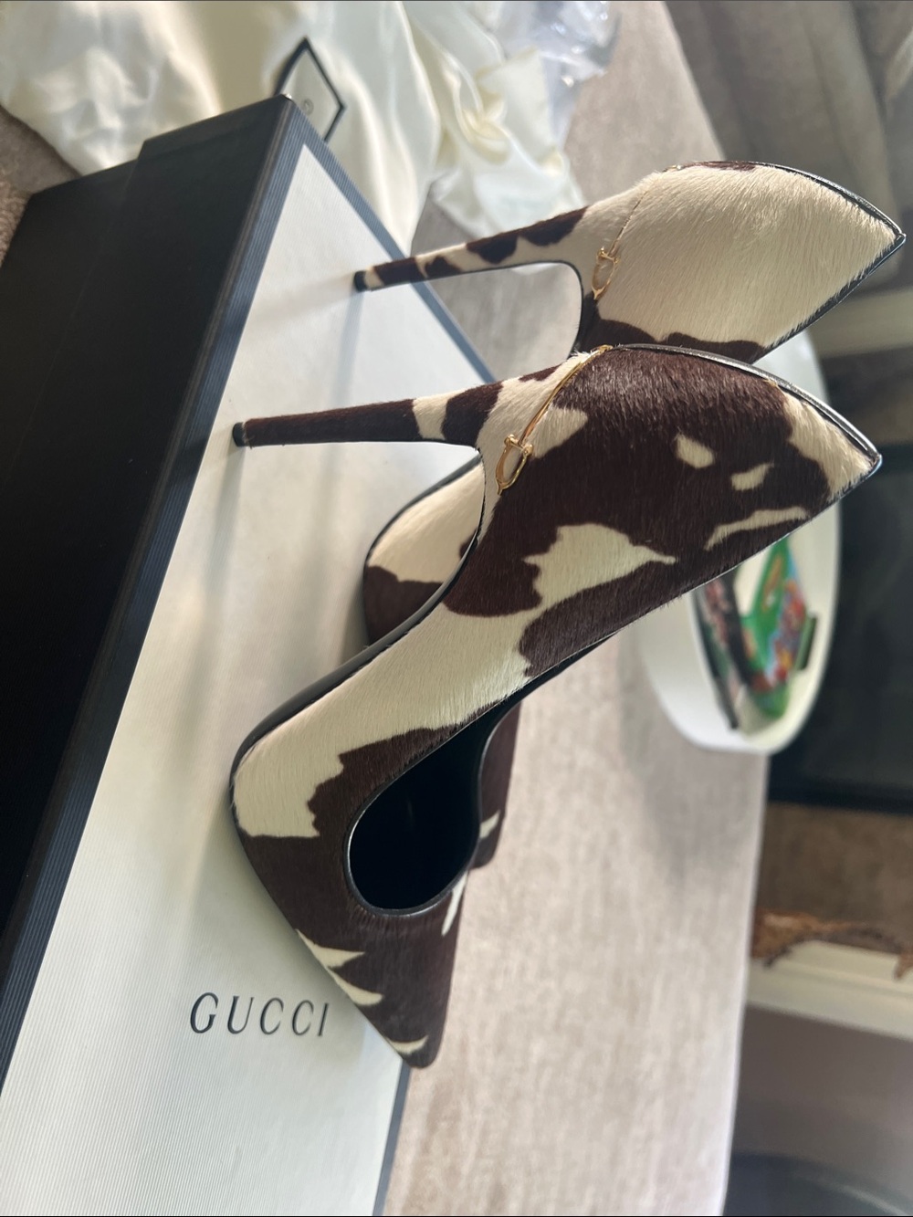 Gucci Brown and White Cowhide Stiletto Pumps with Gold Accent - Picture 10 of 11